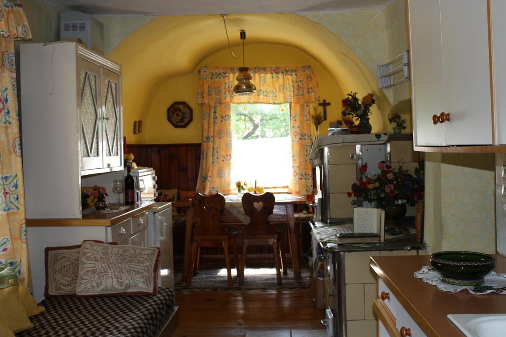 Weinbau-Gaestezimmer Martin Und Eva Maria Jamek Weissenkirchen in der Wachau Exterior photo